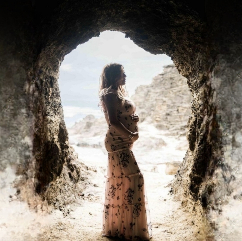 Kimi and Kai Maternity Maxi Dress M